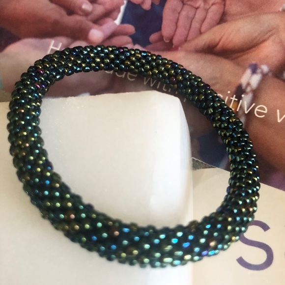 SASHKA Bracelet - Iridescent Green - Picture 3 of 9